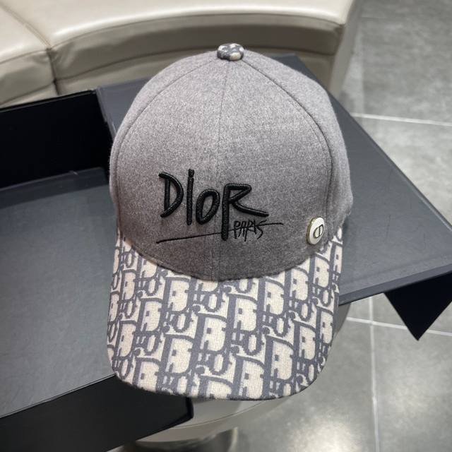 Dior迪奥 秋冬款官网同步发布 家棒球帽 整个帽子质感超级好 上头效果很nice 超级火爆